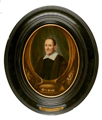 portrait d'un homme vêtu d'un manteau noir à col blanc