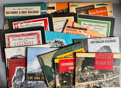 de nombreux livres posés sur une table