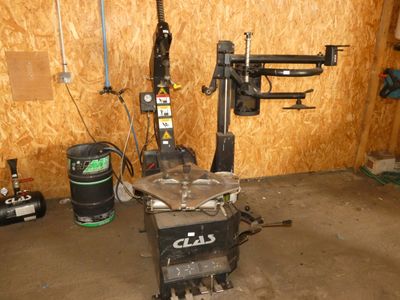 une machine qui se trouve dans un garage