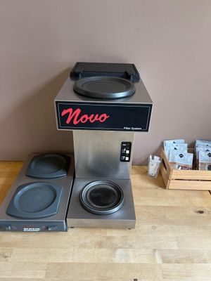 SUR DÉSIGNATION 2 réchauds pour cafetière filtre BRAVILOR BO…