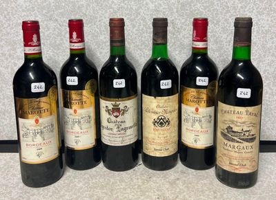 six bouteilles de vin sont alignées sur un plan de travail