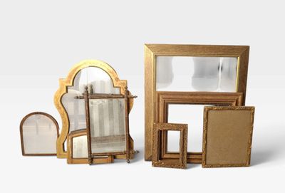 quatre meubles fabriqués en carton
