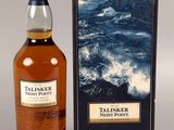 une bouteille de whisky Talsker à côté d'une boîte
