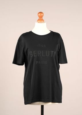 un t-shirt noir sur un mannequin, un mannequin, un mannequin, un mannequin, un mannequin, un mannequin, un mannequin, un mannequin, un mannequin, un mannequin, un mannequin, un mannequin, un mannequin, un mannequin, un mannequin, un mannequin, un mannequin, un mannequin, un mannequin, un mannequin, un mannequin, un mannequin, un mannequin, un mannequin, un mannequin, un mannequin, un mannequin, un mannequin, un mannequin, un mannequin, un mannequin, un mannequin, un mannequin, un manne