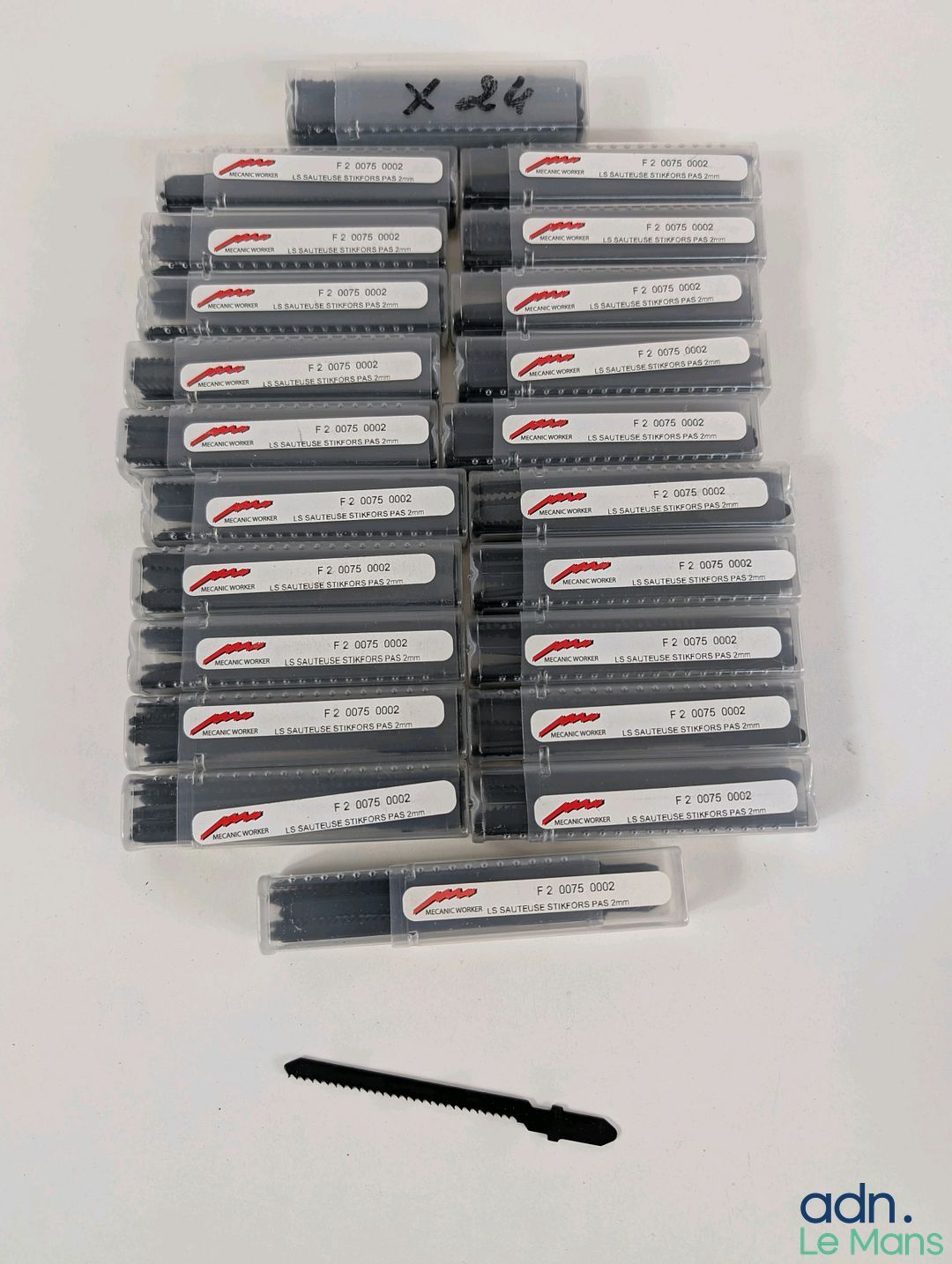 Lot de 250 lames de scie sauteuse.