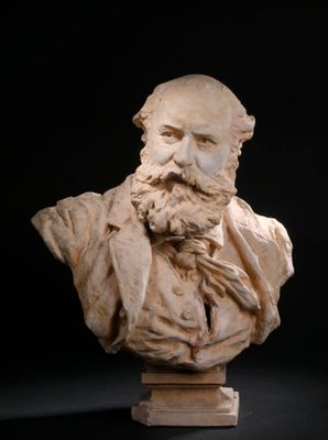 un buste en marbre blanc représentant un homme barbu