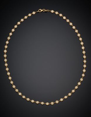 un collier en or et diamants