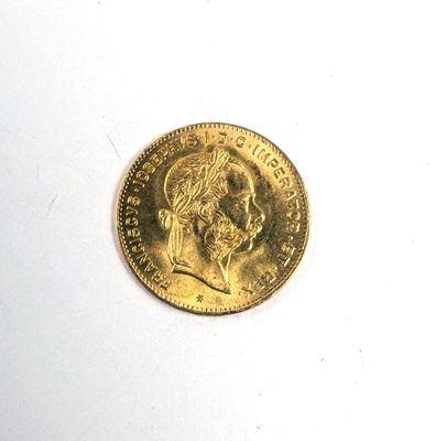une pièce d'or sur laquelle figure l'image d'un homme