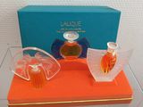 an image of a couple of perfume bottles sitting on top of a table