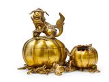 figurine en laiton représentant une sirène assise sur une citrouille