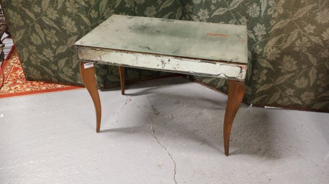 Table basse miroir, piètement galbé (miroir à refixer) H : 47 x 6...