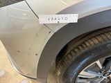 a sticker that says vauto on the side of a car