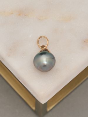 a black tahiti pearl pendant on a gold plated base