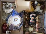 une boîte contenant de nombreux objets