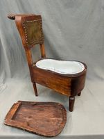 Chaise de commodité ou bidet en hêtre mouluré et tapissé de … (photo 2)