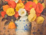 une peinture de fleurs dans un vase sur une table