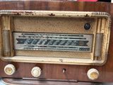 an old radio sitting on top of a table