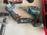 many tools that are sitting on a table