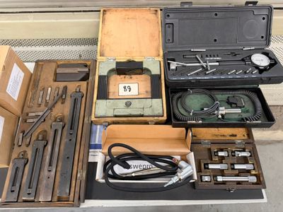 Lot d'outillages et instruments de mesure avec alésomètre et…