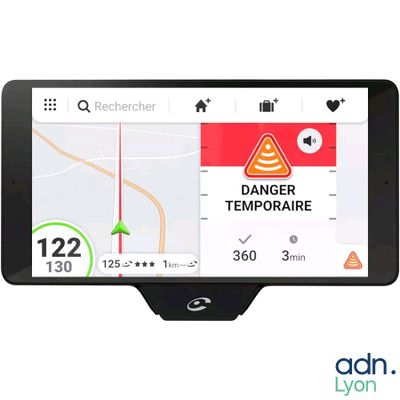 L'écran de l'appareil GPS affiche un message d'avertissement.