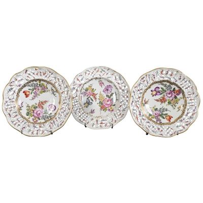 SAXE. SUITE DE 3 ASSIETTES en porcelaine à décor polychrome … - Photo 1