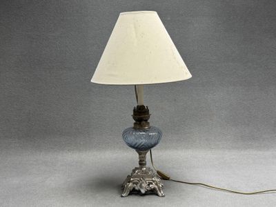 Lampe à pétrole montée à l'électricité