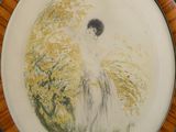 tableau représentant une femme en robe blanche, dans un cadre en bois