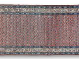 un ancien tapis persan à motifs rouges et bleus