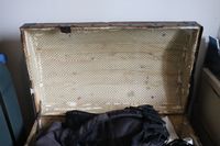 Deux malles anciennes en bois et renforts métalliques. (photo 3)