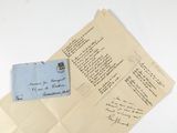 une feuille de papier sur laquelle se trouve une autre feuille de papier