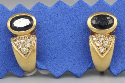 Paire de boucles d’oreilles en or ornées de saphirs soulignés de diama - Photo 1