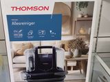 un carton contenant un aspirateur, exposé dans un magasin