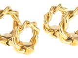 deux paires de boucles d'oreilles créoles dorées sur fond blanc