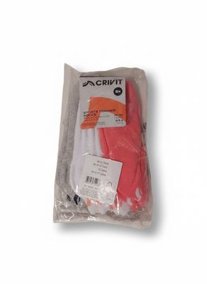 un gros plan sur une paire de gants rouges sur fond blanc