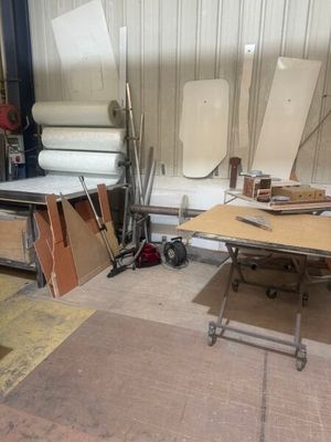 many pieces of furniture that are sitting in a room