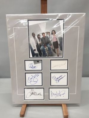 Montage de 6 autographes de la série DR HOUSE. Autographes s…