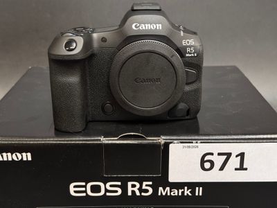 Boîtier d'appareil photo reflex numérique Canon EOS R5 Mark II (boîtier seul)