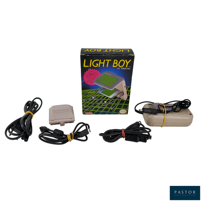 une image représentant une boîte « Light Boy » avec des câbles d'alimentation