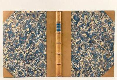 deux livres ouverts sur une surface blanche