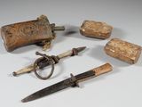 les nombreux types d'outils qui se trouvent sur la table