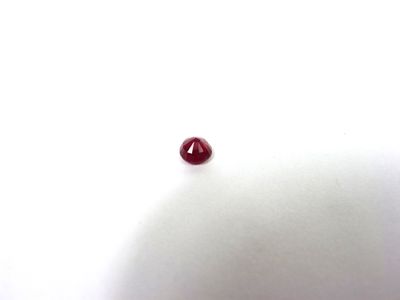 Rubis rond 1.26 cts 5.8x5.8x3.9 n°10500875