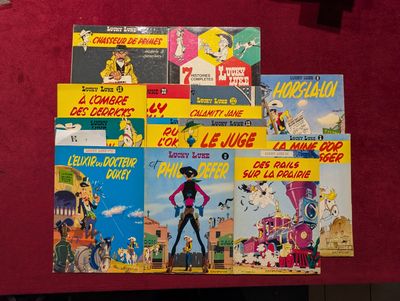 beaucoup de bandes dessinées posées sur une table rouge
