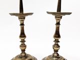 paire de bougeoirs anciens en laiton, en forme de bougeoirs