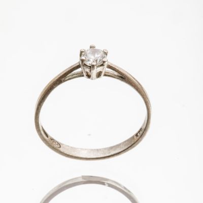 Bague en or gris 750 millièmes poinçon hibou sertie d'un zir…