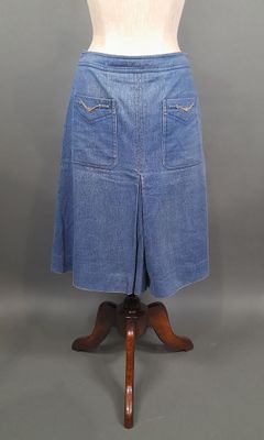 gros plan d'une jupe sur un mannequin mannequin mannequin mannequin mannequin mannequin mannequin mannequin mannequin