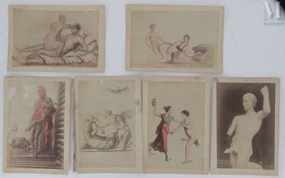 six photographies anciennes représentant des femmes dans diverses poses, accrochées au mur