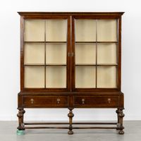 Vitrine anglaise sur pied, en noyer, style néo-William & Mar… (photo 2)