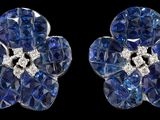 paire de boucles d'oreilles en forme de fleur, en saphir et diamants
