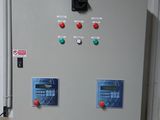 une machine qui se trouve à l'intérieur d'un bâtiment