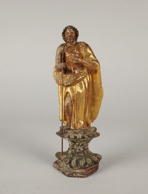 Saint tenant une crosse à la main droite, la main gauche sur…